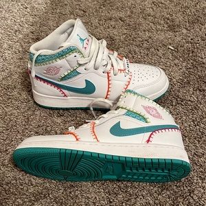 Air Jordan SE Kids 6.5 Women’s 8 worn once